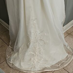 Elegant Cream Embroidered Wedding Dress